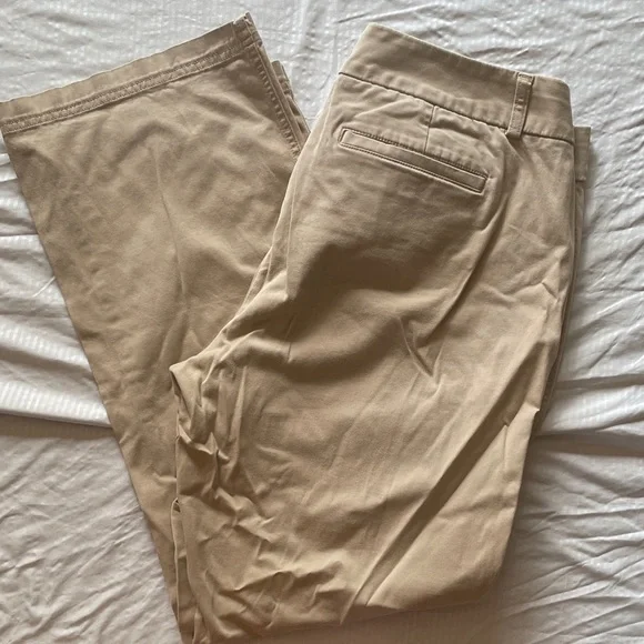 Woman’s Dockers Khaki Pants - Picture 2 of 4